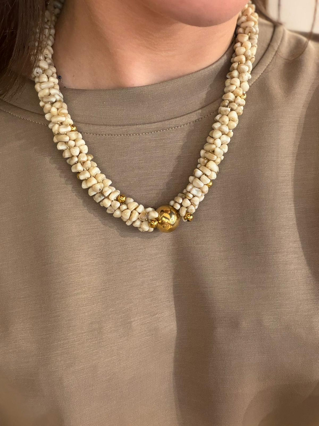 Collier petites pierres beiges - Léone