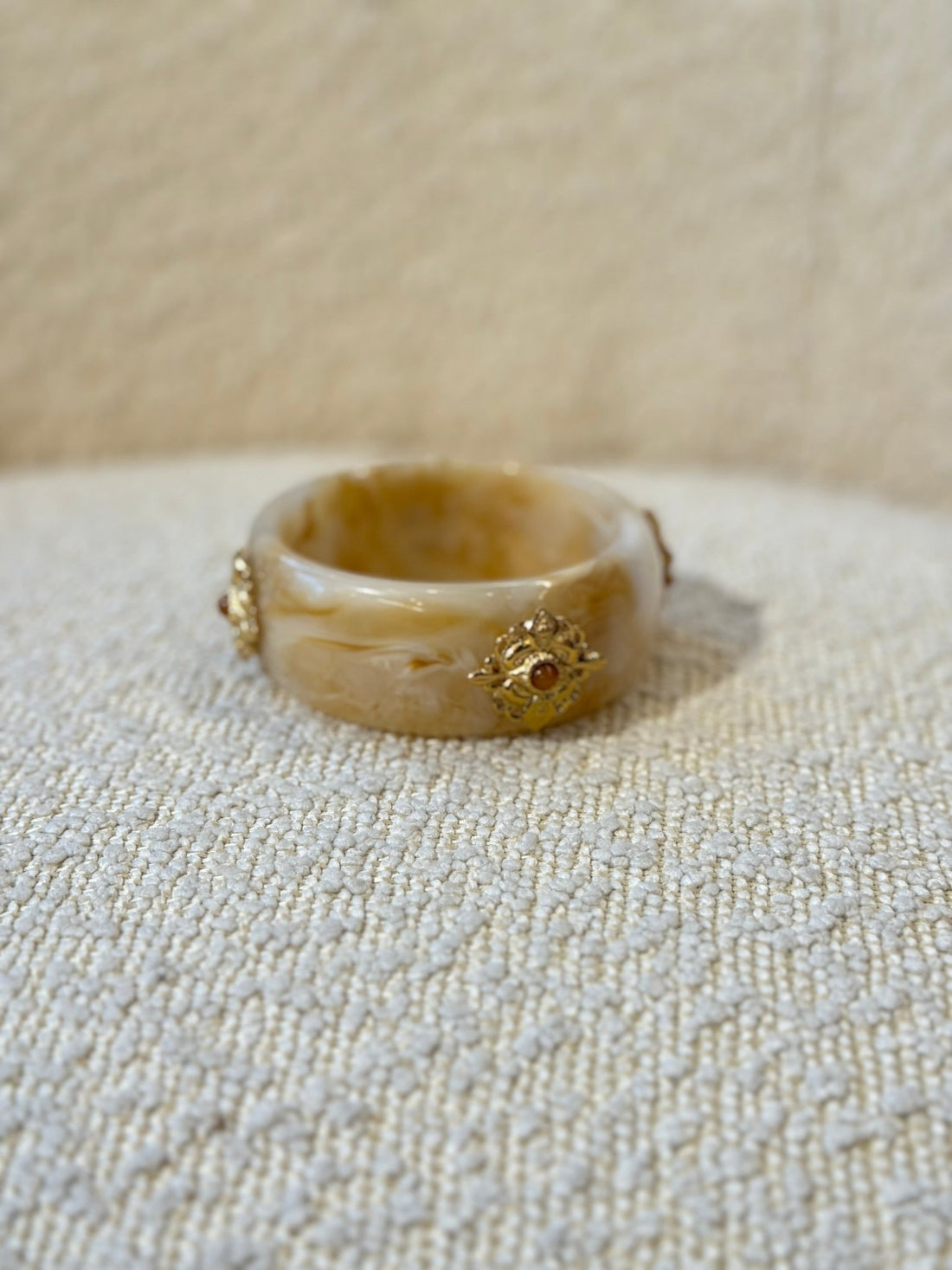 Jonc en résine beige marbré - Léone