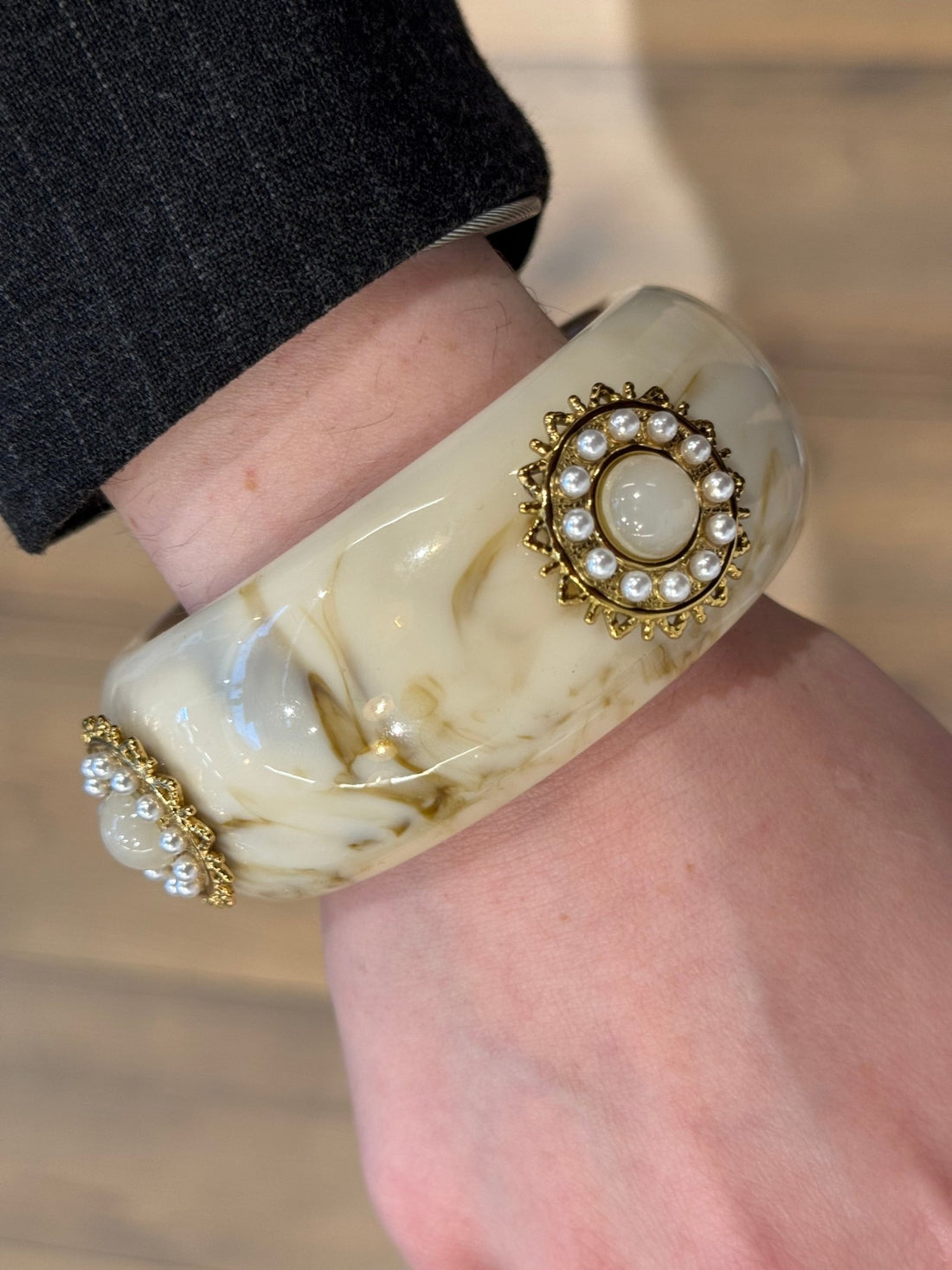 Jonc en résine écrue marbrée - Léone