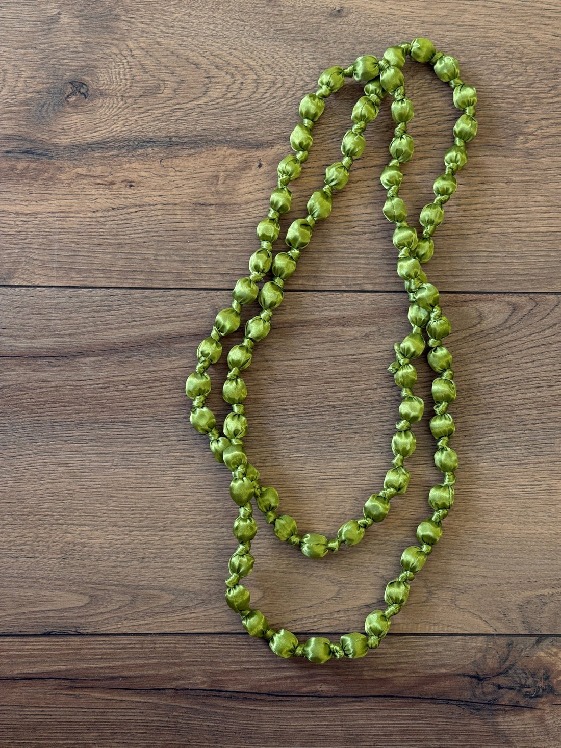 Long collier double vert pomme satiné - Léone
