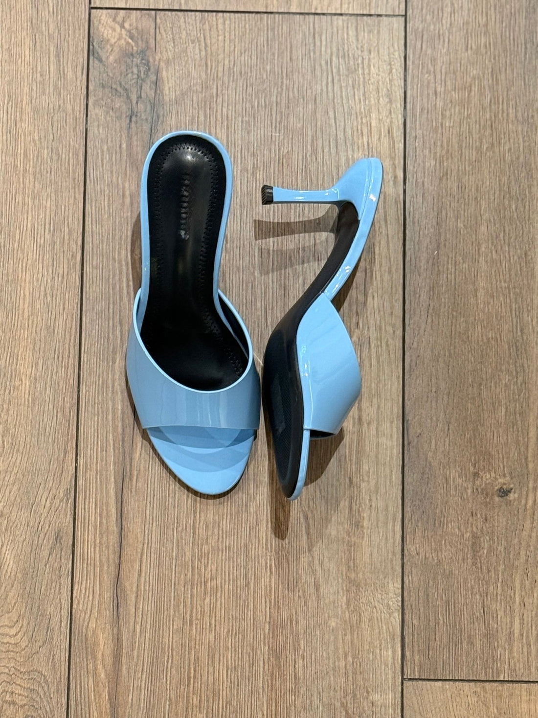 Mules vernies a talon bleu - Léone