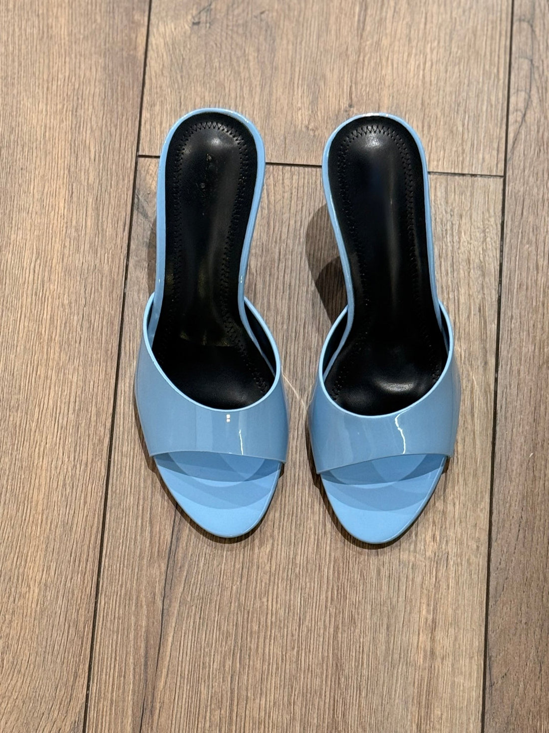 Mules vernies a talon bleu - Léone