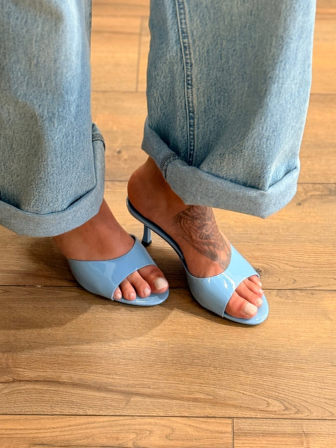Mules vernies a talon bleu - Léone
