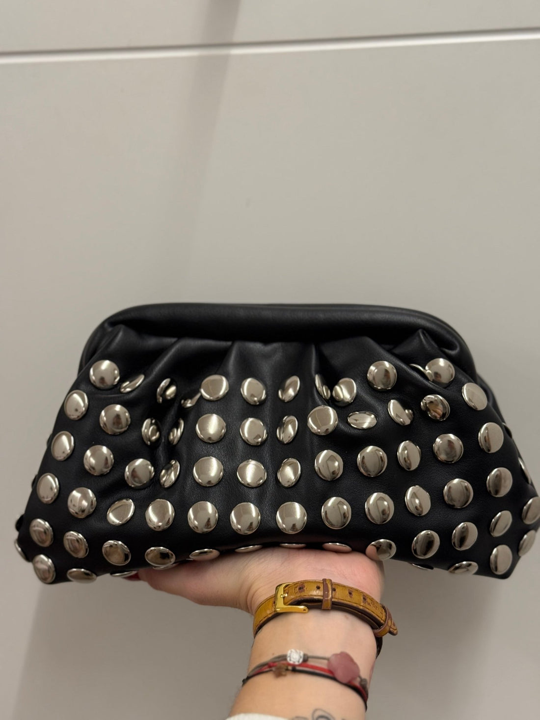 Pochette a clous noire - Léone