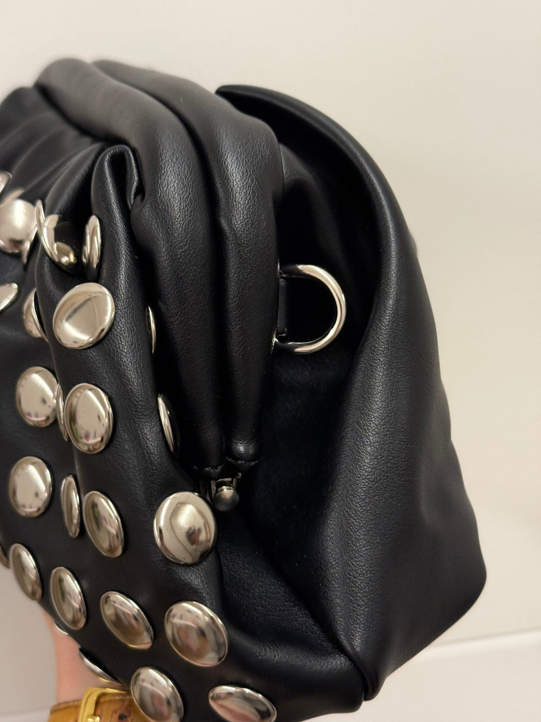 Pochette a clous noire - Léone