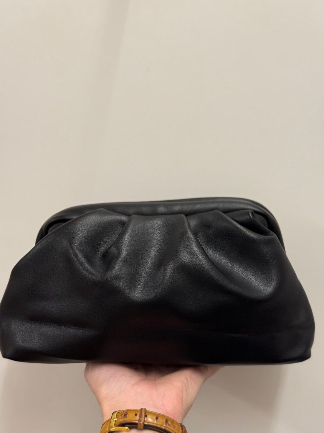 Pochette a clous noire - Léone