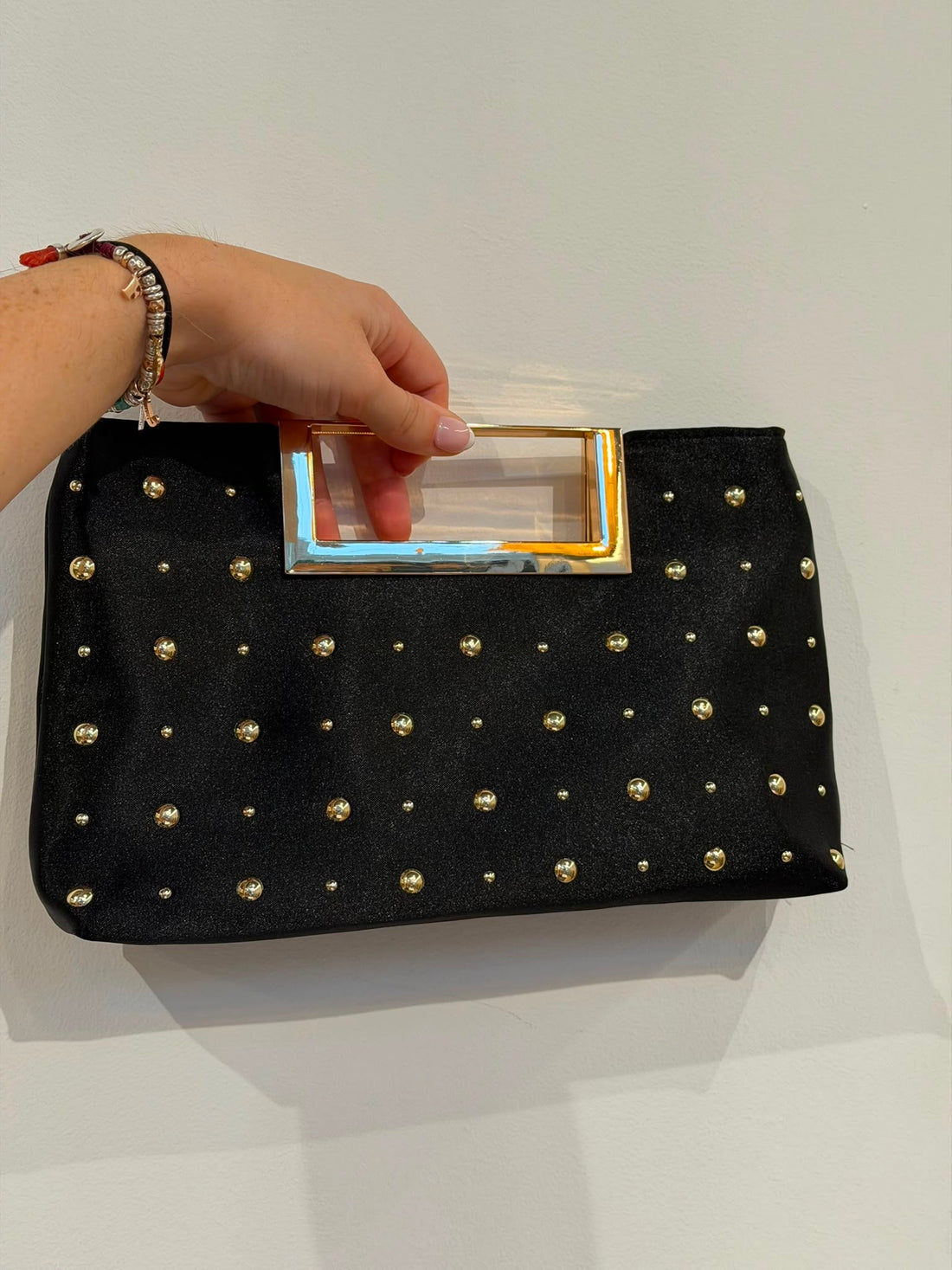Pochette à clous satin noir - Léone