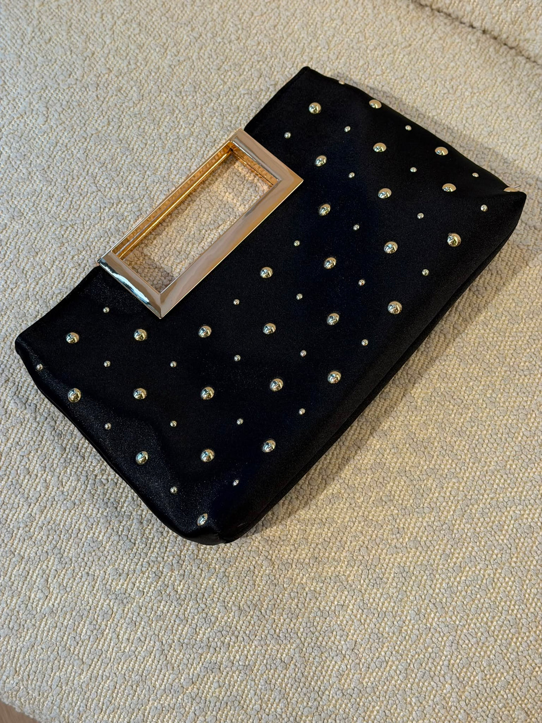 Pochette à clous satin noir - Léone