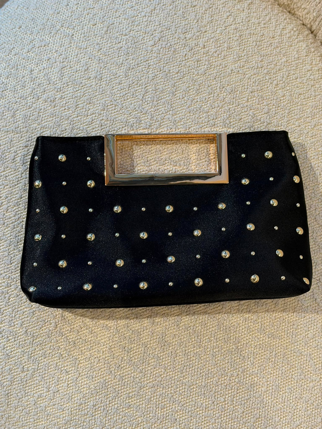 Pochette à clous satin noir - Léone