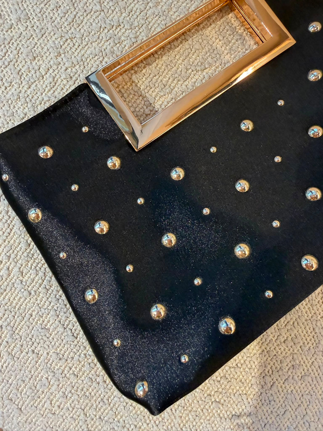 Pochette à clous satin noir - Léone
