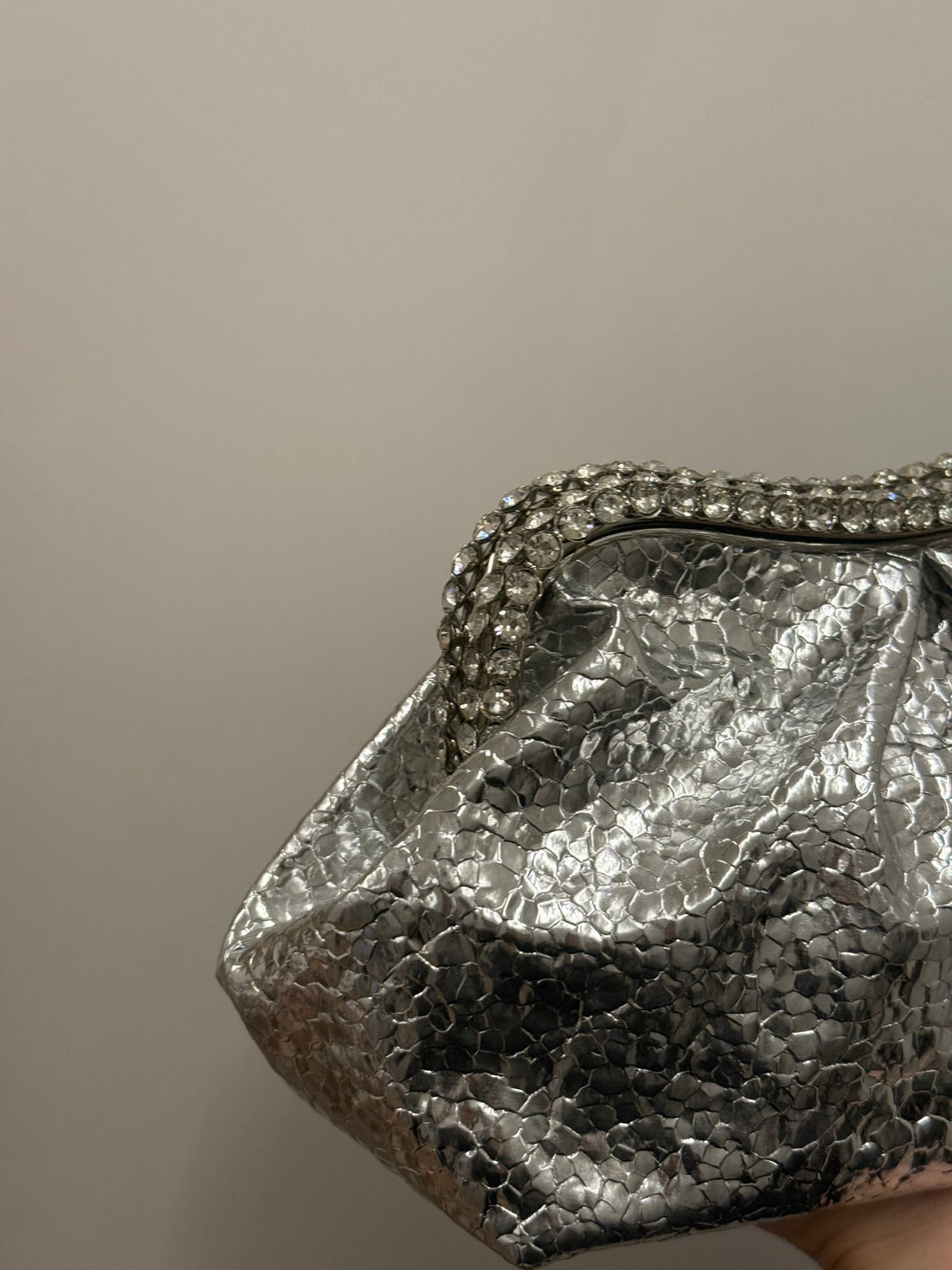 Pochette craquelee argentee - Léone