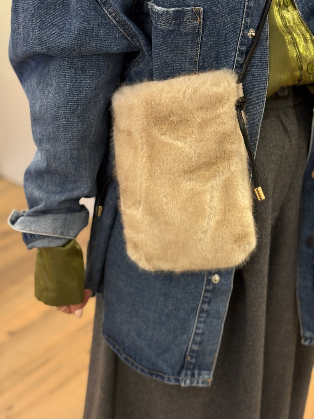 Pochette en fourrure crème - Léone