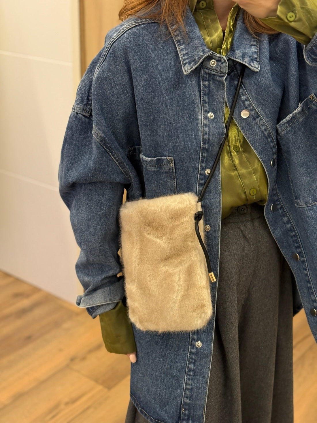 Pochette en fourrure crème - Léone