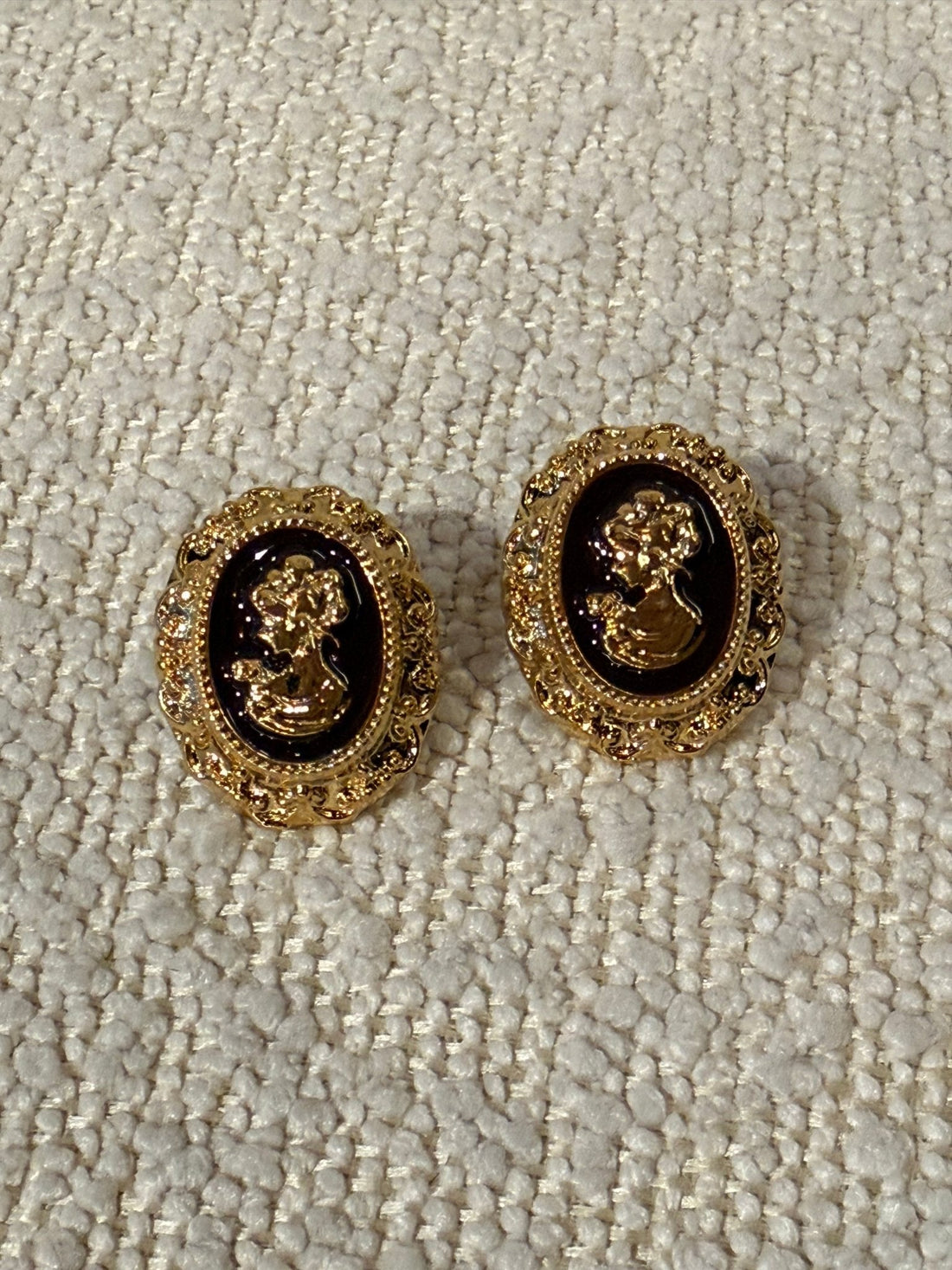 Puces d'oreilles baroques - Léone