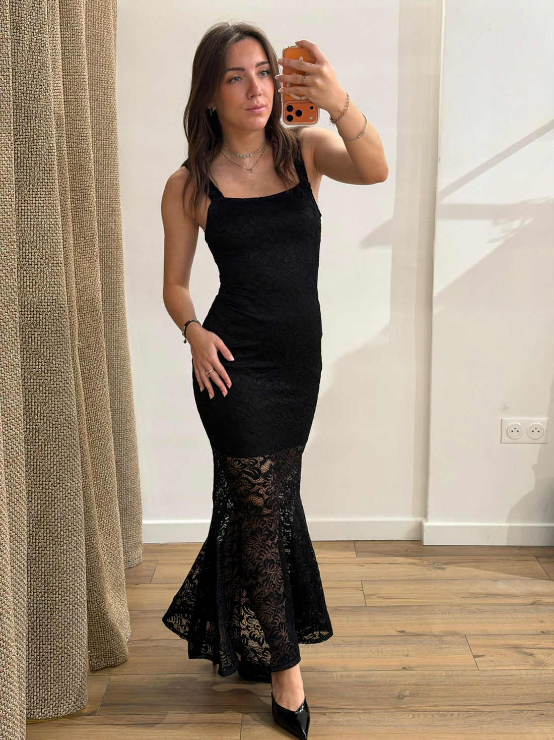 Robe longue en dentelle noire - Léone
