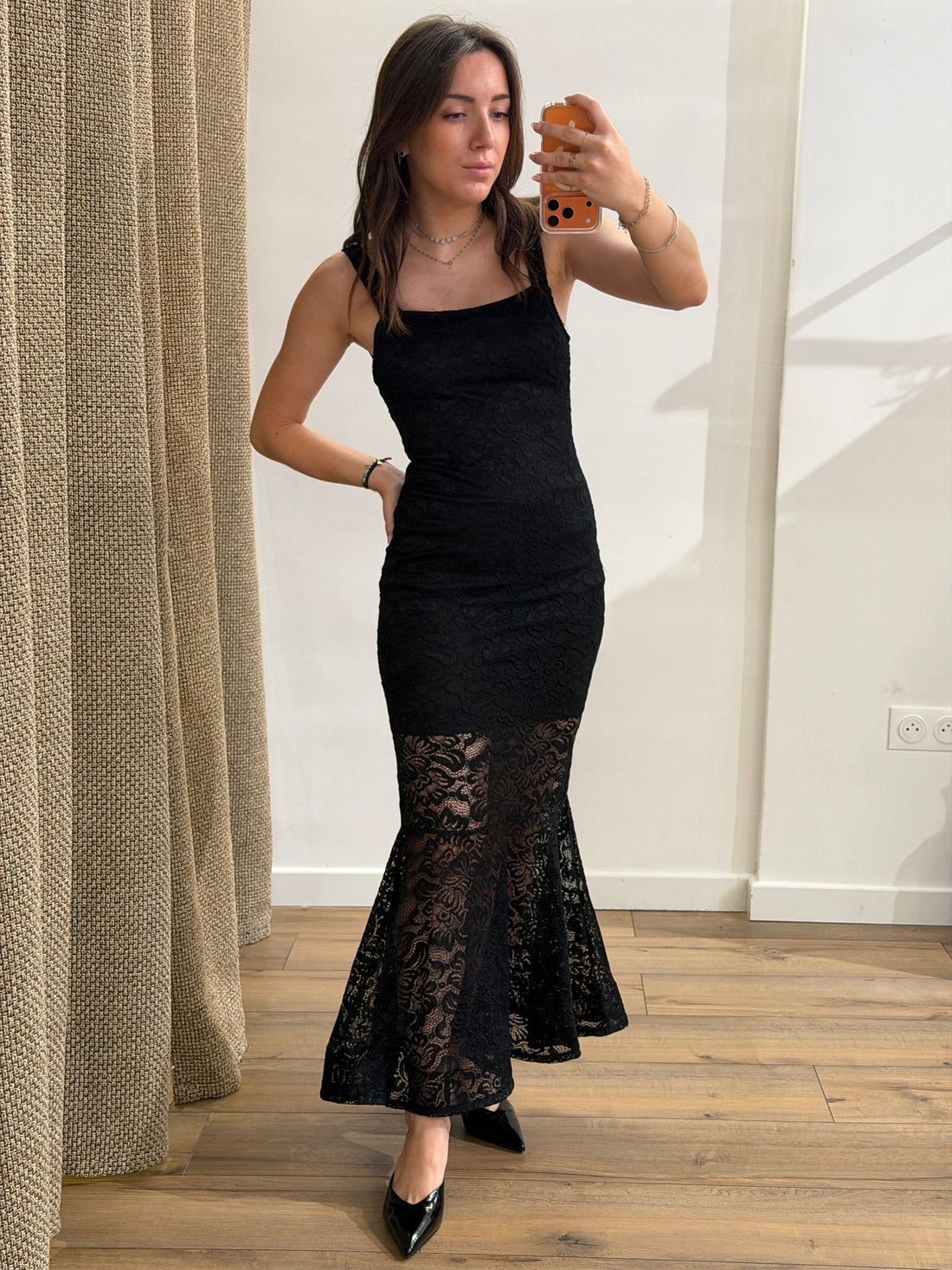 Robe longue en dentelle noire - Léone