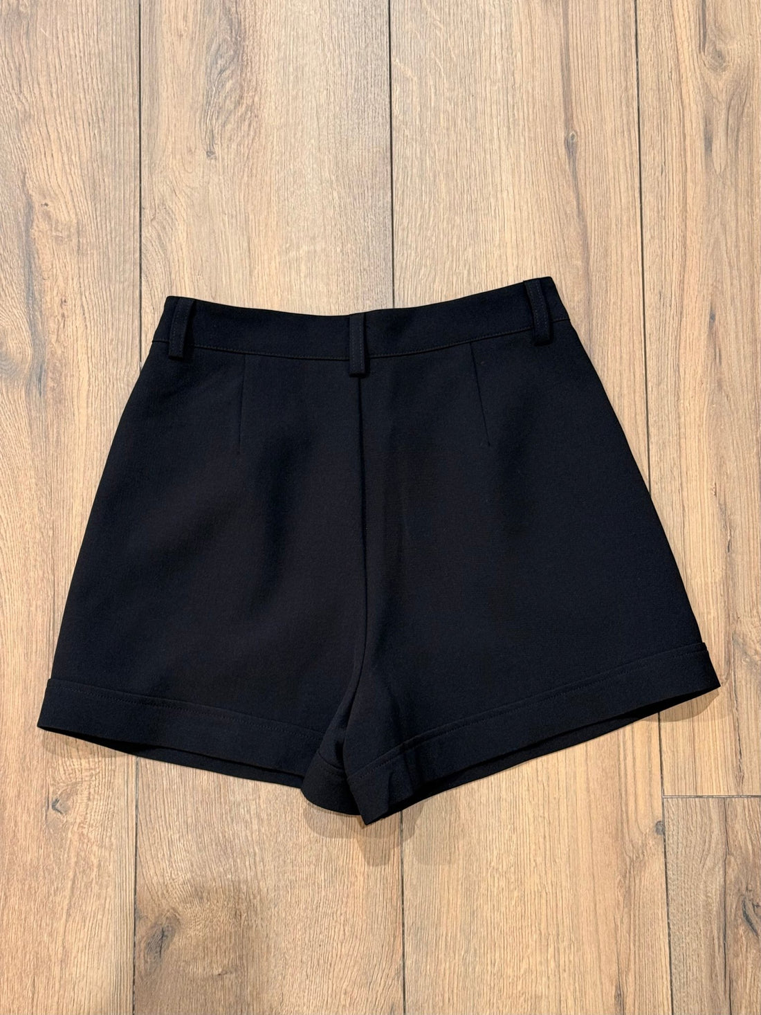 Short Beany noir - Léone