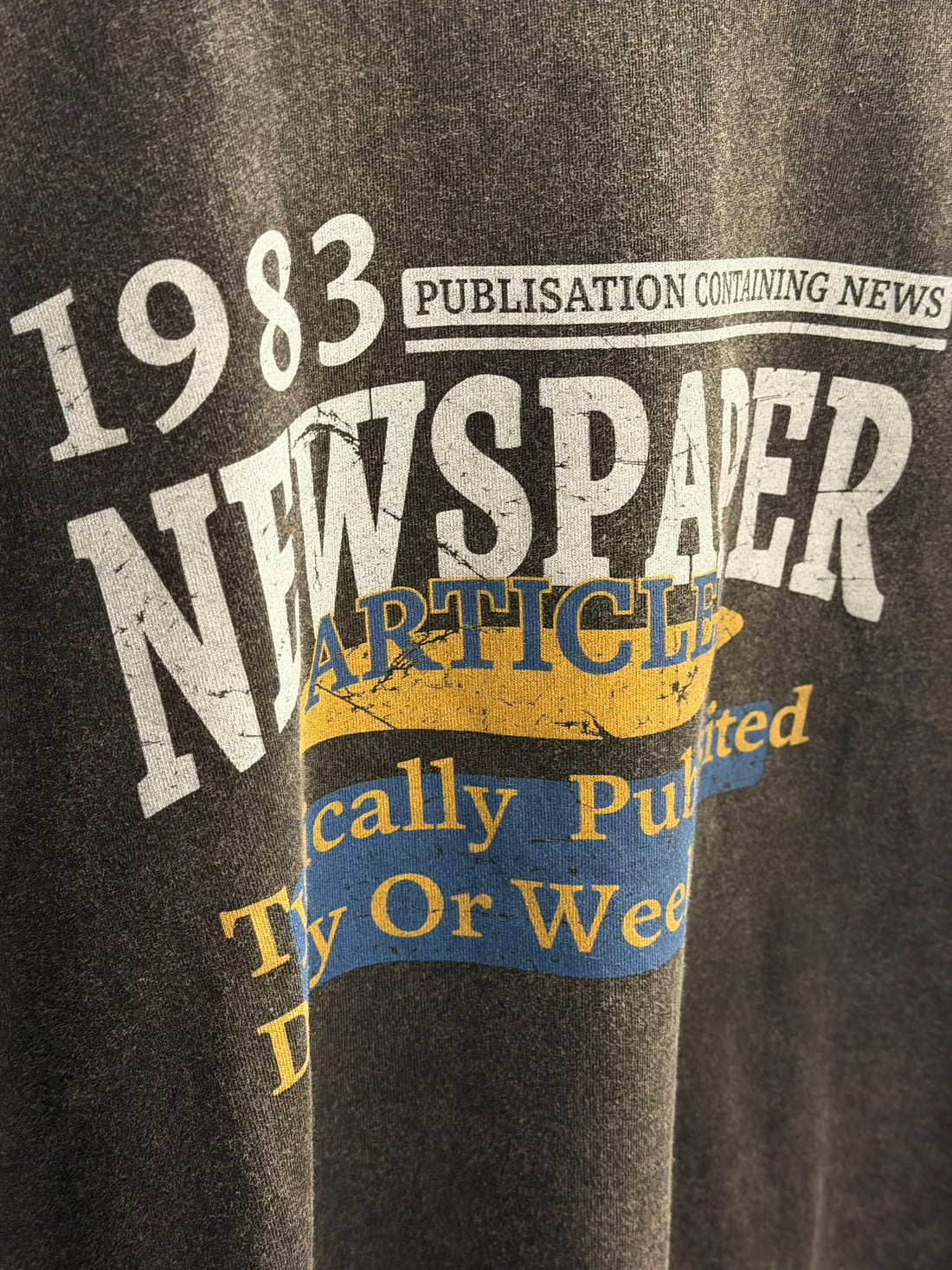 T-shirt Newspaper noir - Léone