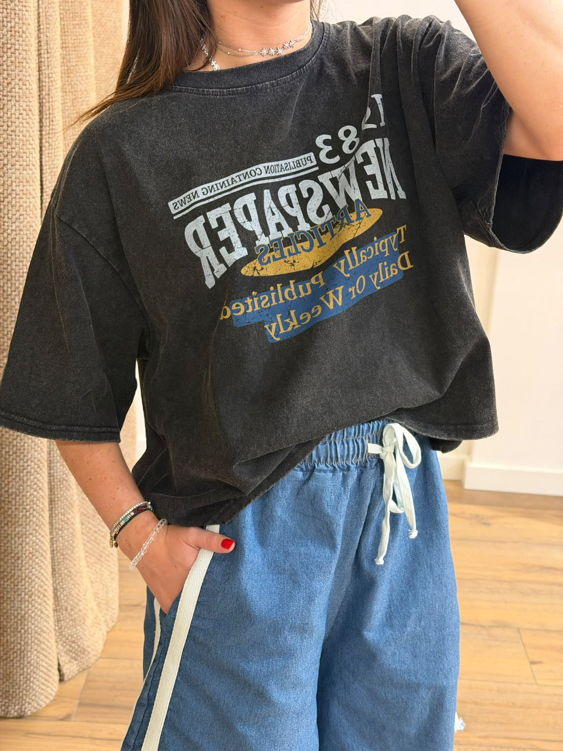 T-shirt Newspaper noir - Léone