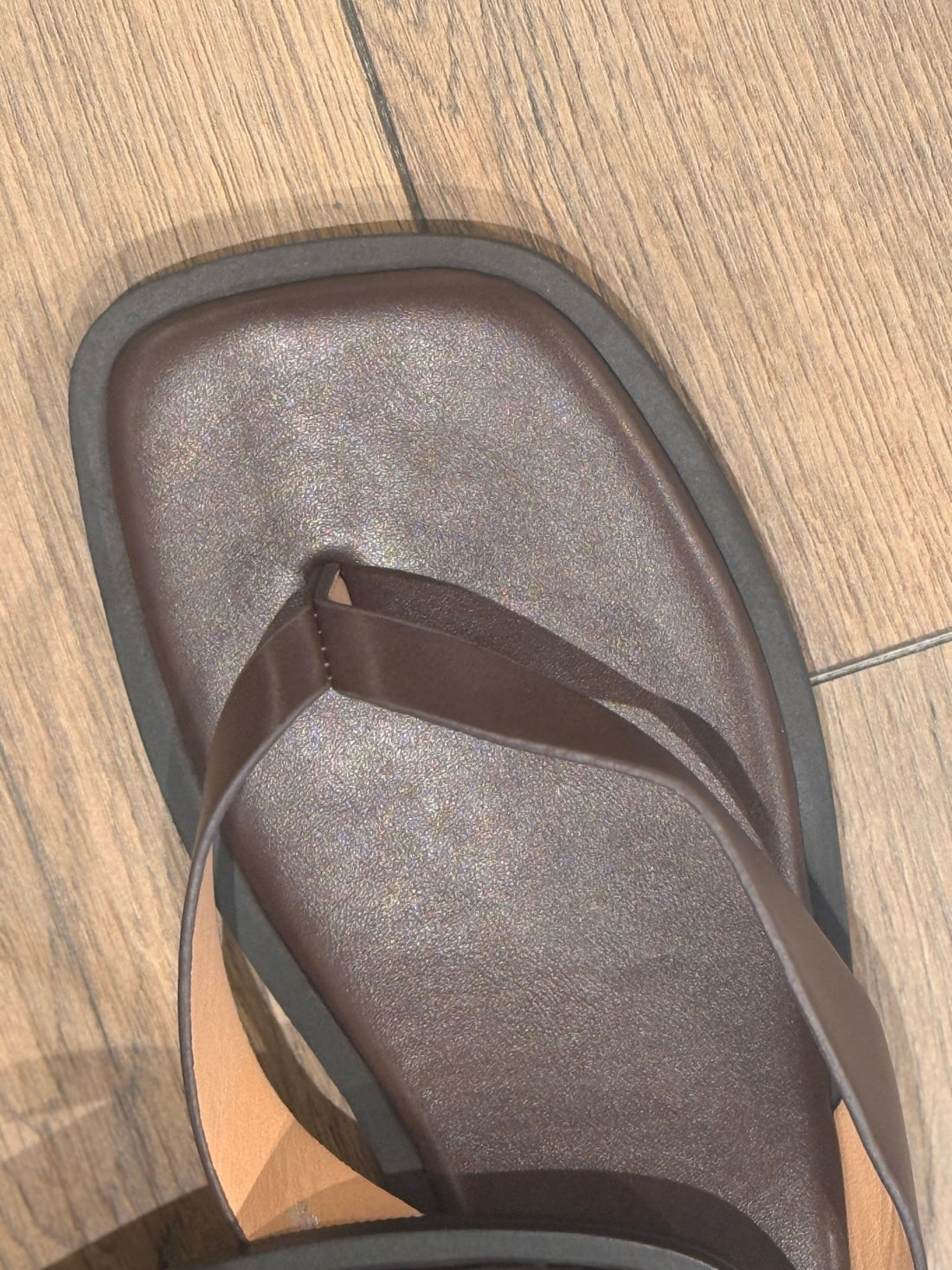 Tong en simili marron - Léone