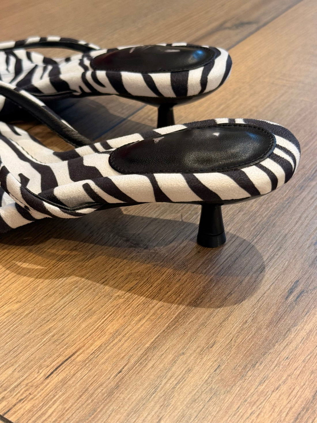 Tongs à talon zébrées - Léone
