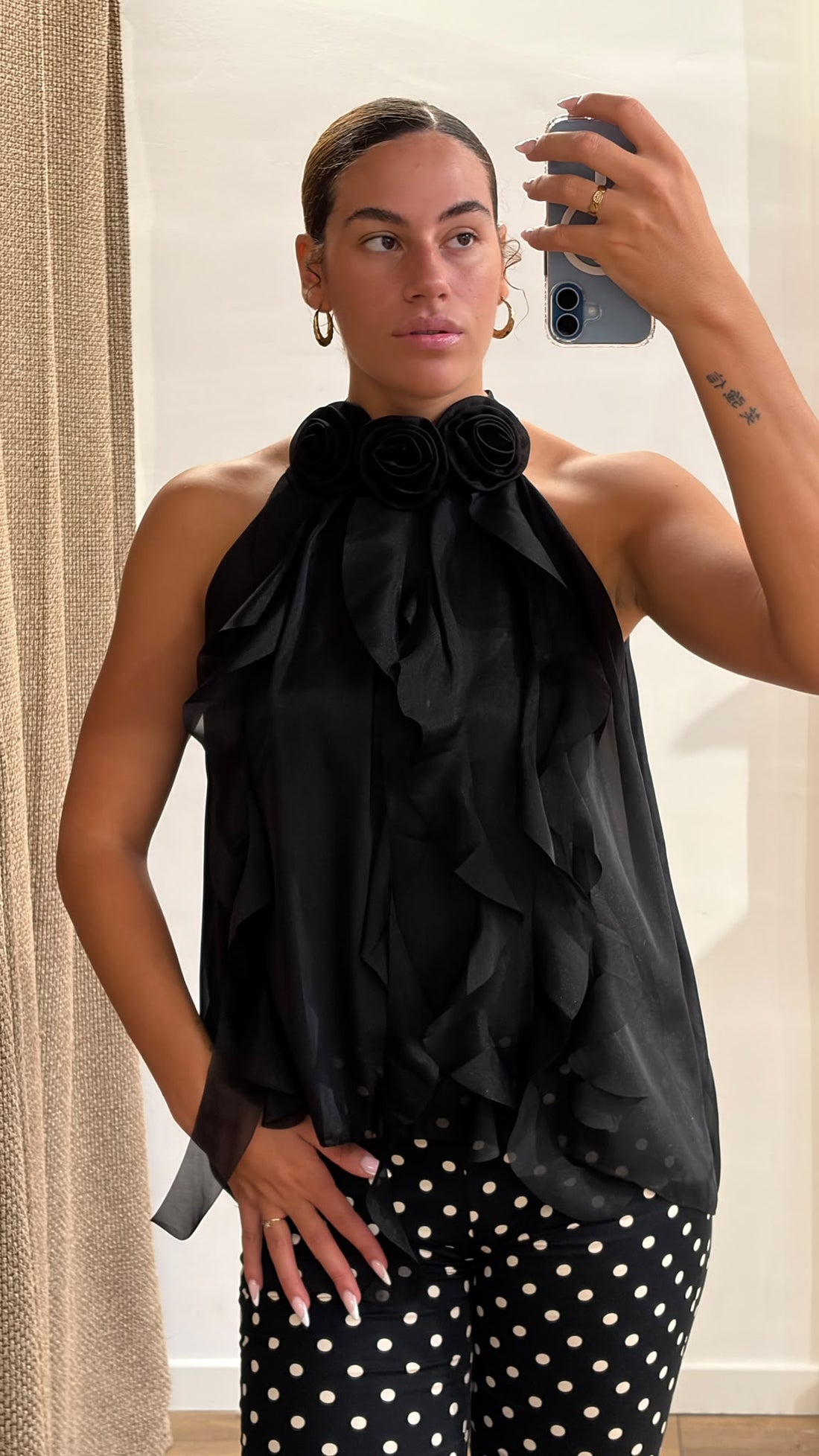 Top avec fleurs au col noir - Léone