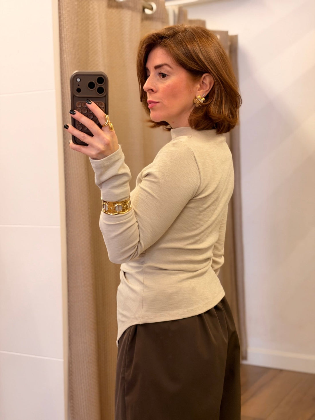 Top noeud sur le coté beige - Léone