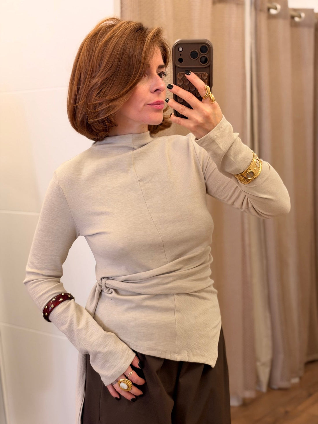 Top noeud sur le coté beige - Léone