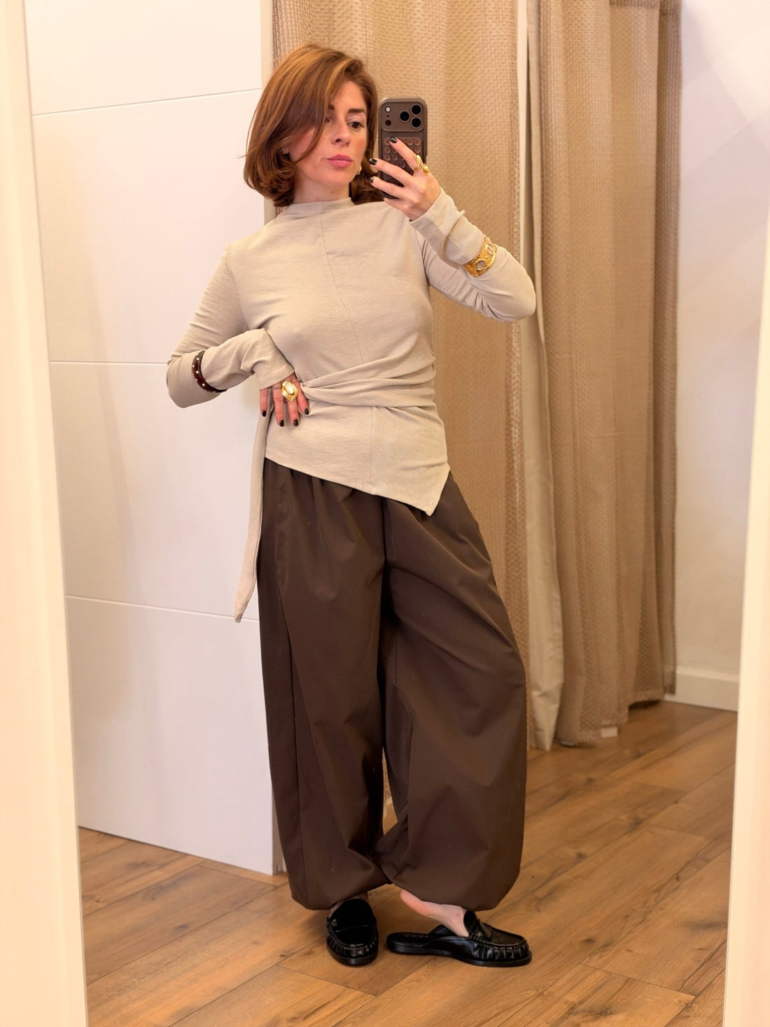 Top noeud sur le coté beige - Léone